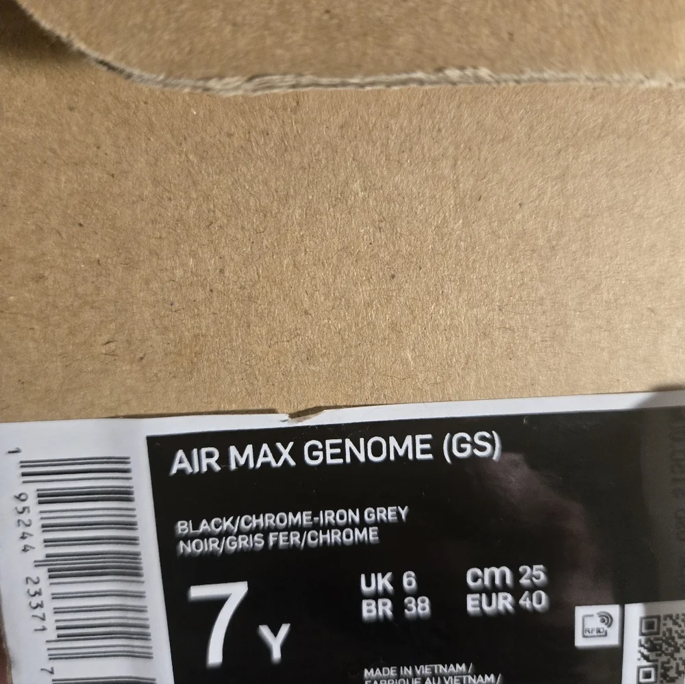 Nike Air Max Genome Black Green 7Youth/8.5 WOMENS NEW Retail $130